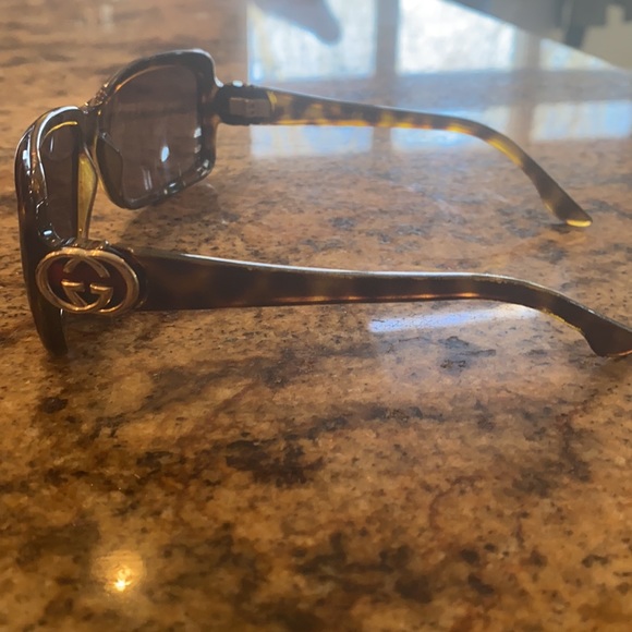 Gucci sunglasses with case - Picture 5 of 13